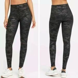 Spanx Faux Leather Camo Leggings - Black | Size M